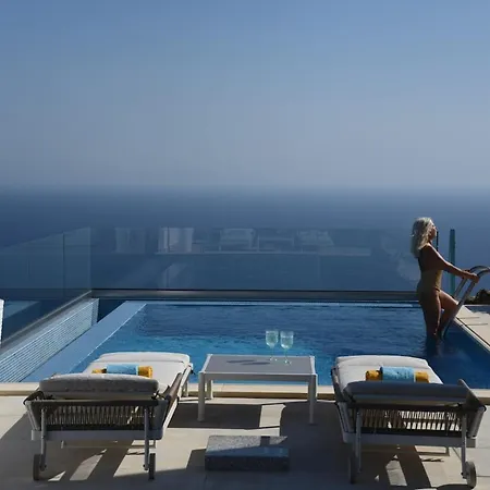 Vakantiehuis 65 Stairs τo ηeaven Private Pool *