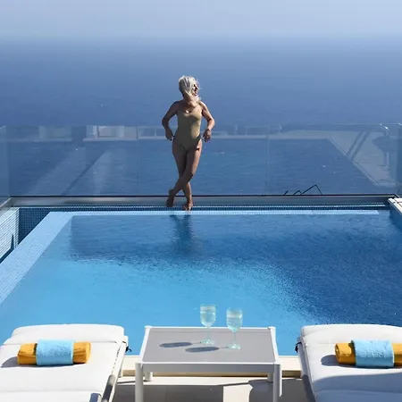 Vakantiehuis 65 Stairs τo ηeaven Private Pool *
