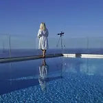 Ferienhaus 65 Stairs τo ηeaven Private Pool