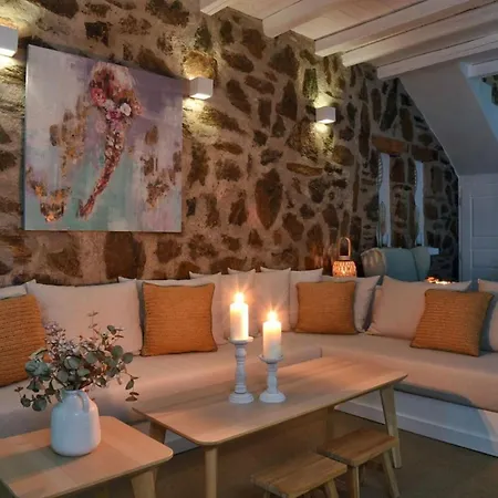 Ferienhaus 65 Stairs τo ηeaven Private Pool