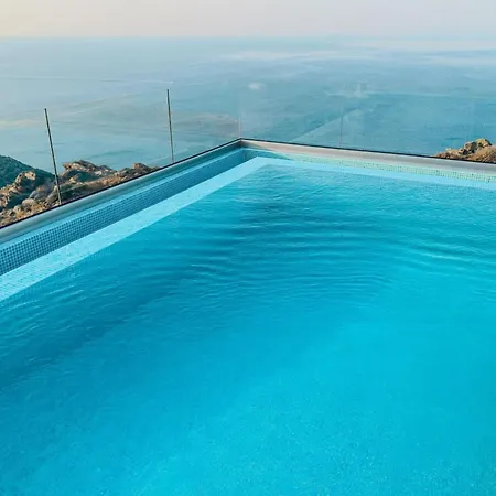 Ferienhaus 65 Stairs τo ηeaven Private Pool